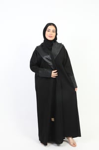 عباية كلاسيك لف بياقة مطرزة - صورة 4