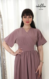 فستان لف مزين بإكسسوار - صورة 5
