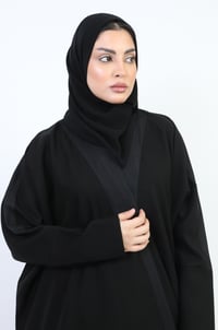 عباية كلاسيك لف كويتي مطرزة من الأمام - صورة 6