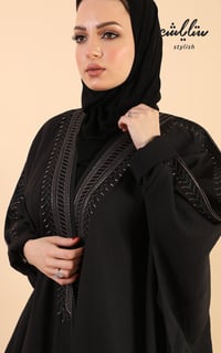 عباية بشت لف باللون الأسود مطرزة - صورة 5