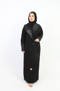 عباية كلاسيك لف بياقة مطرزة - صورة 2