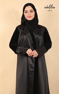 عبايه شتويه ازرار باللون الاسود - صورة 4