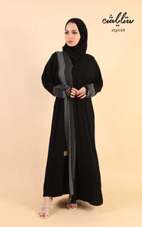 عباية كويتي باللون الأسود مزينة بالدانتيل - صورة 3