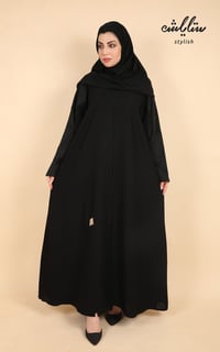 عباية لف باللون الاسود مزينة بكريستال على الاكمام  - صورة 1