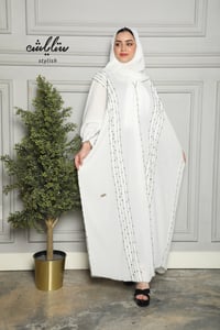 عباية كريب لف بتطريز ناعم - صورة 2
