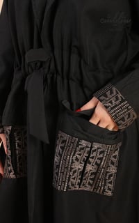 عباية كريب لف تصميم جاكيت مع حزام - صورة 5