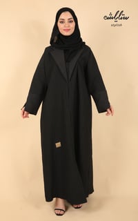عبايه شتوي نواعم ازرار باللون الاسود - صورة 1