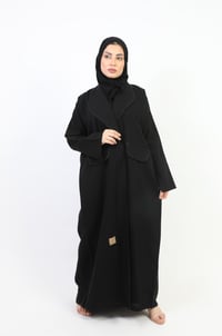 عباية كلاسيك لف بياقة مزينة بكريستال - صورة 2