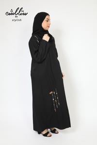 عباية لنن كسرات باللون الأسود - صورة 2