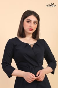 فستان ميدي باللون الكحلي بقصة مبتكرة ولمسة أنثوية راقية - صورة 12