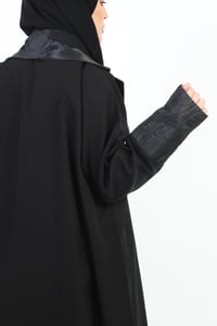 عباية كلاسيك لف بياقة مطرزة - صورة 8
