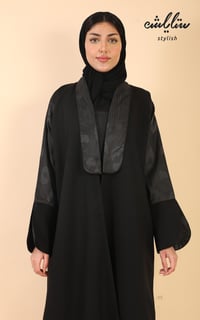 عبايه نواعم لمسة لف باللون الاسود - صورة 4