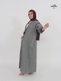عباية لف بلون زيتي مخطط - صورة 5