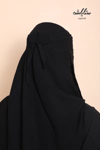 نقاب ستايلش مغاطين قصير بربطة ناعمه - صورة 3