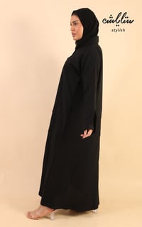 عباية نواعم باللون الأسود مزينة بدانتيل  - صورة 3
