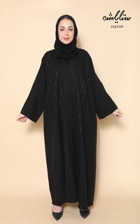 عباية لف باللون الاسود مزين بكرستال  - صورة 1