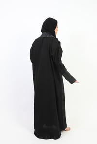 عباية كلاسيك لف بياقة مطرزة - صورة 10