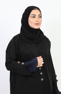 عباية كويتي كلاسيك مزينة بكسرات على الكم - صورة 5