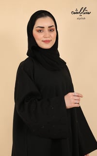 عباية نواعم بأزرار بقماش مخطط على الأكمام - صورة 3