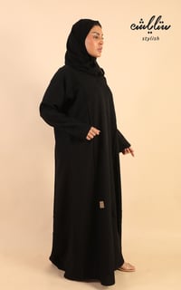 عباية نواعم كلاسيك باللون الأسود - صورة 2