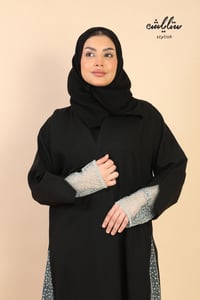 عباية كلاسيك لف دانتيل على الأكمام وتدخيلات على الجوانب - صورة 6
