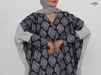 عباية لنن لف اماراتي باللون الأسود والرمادي - صورة 6