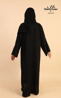 عباية كويتي باللون الاسود بكسرات وكريستال على الاكمام - صورة 8