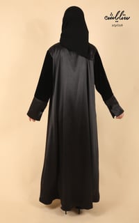عبايه شتويه ازرار باللون الاسود - صورة 9