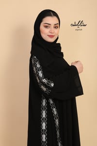 عباية نواعم مزينة بتطريز على العباية - صورة 5