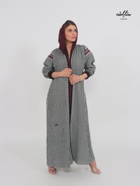 عباية لف بلون زيتي مخطط - صورة 2