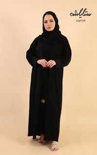 عباية ملكي باللون الأسود مطرزة - صورة 4