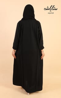 عباية باللون الأسود مطرزة - صورة 9