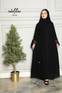 عباية كلاسيك بياقة جاكيت باللون الأسود - صورة 1