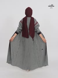 عباية لف بلون زيتي مخطط - صورة 8
