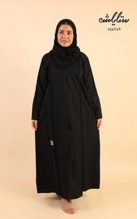 عباية باللون الأسود مطرزة - صورة 1