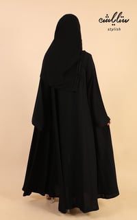 عباية كلوش باللون الأسود - صورة 7