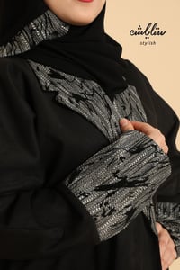 عباية شامواه لف باللون الأسود شتويه بتدخيل صوف - صورة 7