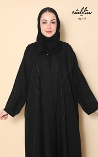 عباية لف باللون الاسود مزين بكرستال  - صورة 6