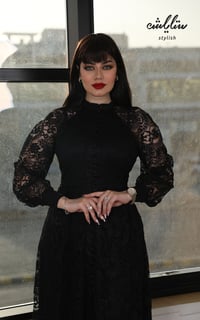 فستان راقي من الجبير الأسود بكم طويل وبياقة رسمية ولمسة أنثوية رائعة - صورة 10