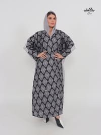 عباية لنن لف اماراتي باللون الأسود والرمادي - صورة 1