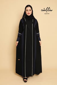 عباية ملكي لف باللون الأسود والكحلي - صورة 1