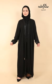 عباية لمسه باللون الاسود وبكلفة ناعمه وشك ناعم - صورة 3