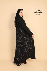 عباية لنن لف بتطريز على كامل العباية - صورة 3