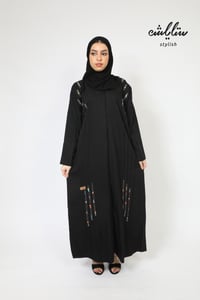 عباية لنن كسرات باللون الأسود - صورة 1