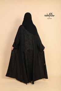 عباية كلاسيك لنن موديل لف بتشجير على العباية - صورة 9