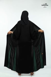 عباية ملكي كويتي باللون الأسود والزيتي - صورة 4