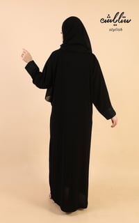 عباية ملكي باللون الأسود مطرزة - صورة 9