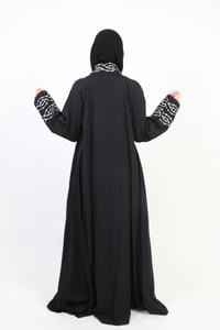 عباية لنن مزينة بتطريز - صورة 9