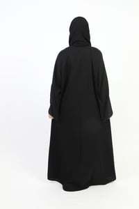 عباية كويتي واسعة بأزرار - صورة 8
