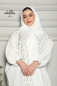 عباية كريب لف بتطريز ناعم - صورة 4